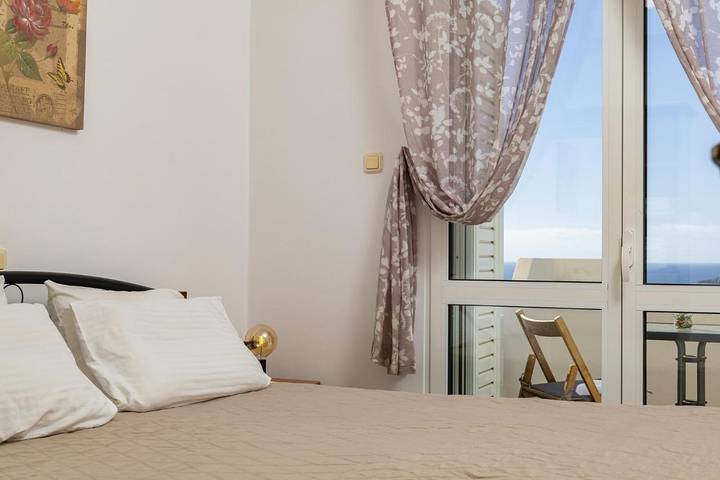 Gîte pour 5 personnes, avec balcon ainsi que vue et jardin dans Palaiochora - 4