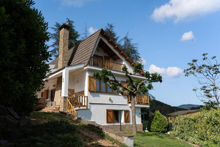 Casa rural para 14 personas, con Balcón y Jacuzzi además de Terraza y Jardín en Arbucias - 2
