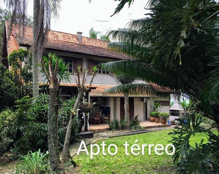 Casas e apartamentos de temporada para 4 pessoas, com jardim e piscina e ainda vista, com animais de estimação em Balneário Camboriú