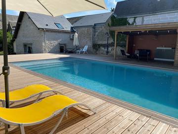Gîte pour 6 personnes, avec piscine ainsi que jardin et terrasse à Veuves