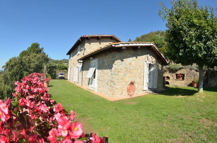 Agriturismo per 12 persone, con Terrazza e Piscina a Capannori