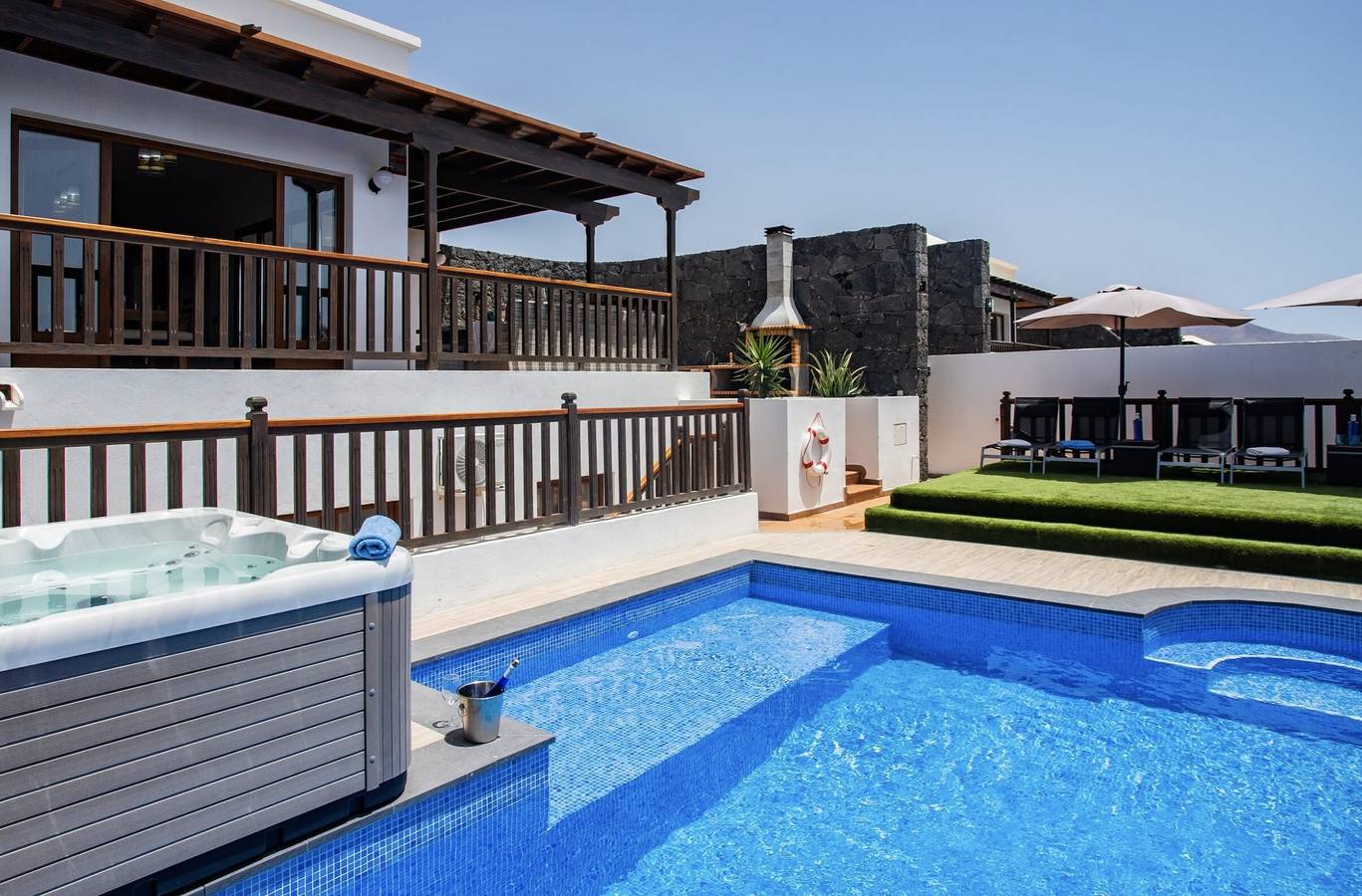 Villa "Casa Blanca" con vistas al mar, piscina privada y Wi-Fi in Playa Blanca, Yaiza