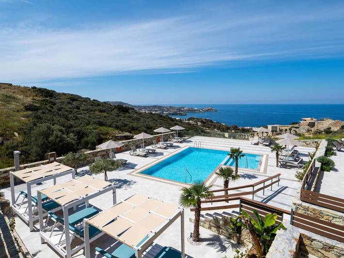 Hôtel pour 2 personnes, avec vue et bassin pour enfant ainsi que jardin et piscine