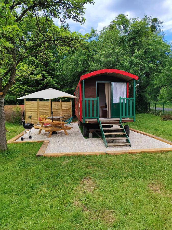 Camping para 4 personas, con terraza además de vistas y jardín en Calvados