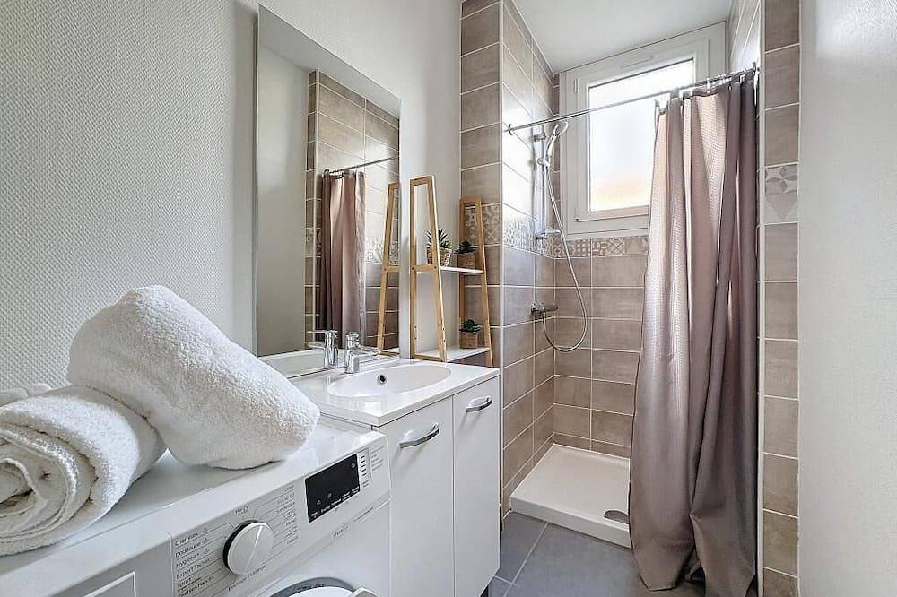 Entire apartment, Le 2-F2 historic center in Montluçon, Montluçon region