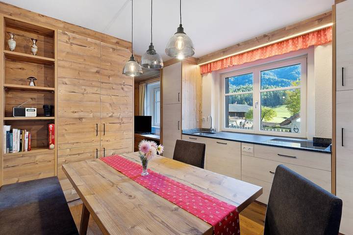 Apartamento entero, Apartamento Lamprechtsburg en el patio interior del castillo in Cornolatino, Brunico