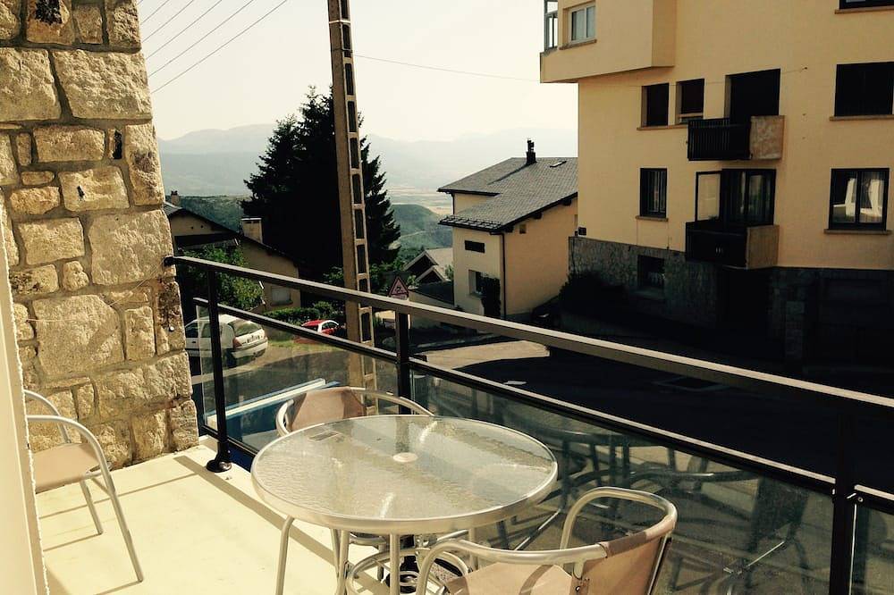 Apartamento entero, T 3, centro, duerme 8, 300 metros de la góndola in Font-Romeu-Odeillo-Via, Parque Natural Regional de los Pirineos Catalanes