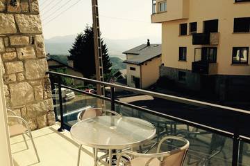 Gîte pour 8 personnes, avec balcon dans Office De Tourisme De Font Romeu