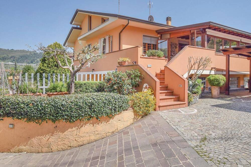 Atemberaubendes Haus mit 4 Schlafzimmern in Massarosa, Lu in Massarosa, Italienische Riviera