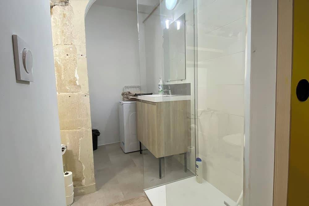 Entire apartment, Cosy studio with private garden - Close to everything! in Montbard, Montbard region