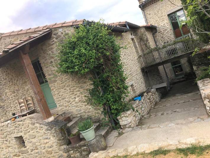 Location de vacances pour 2 personnes, avec vue ainsi que piscine et jardin à Chabrillan - 3