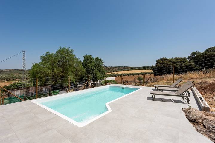 Casa rural con piscina de agua salada entre Málaga y Granada. Ideal para descubrir Andalucía in Villanueva del Trabuco, Provincia de Málaga