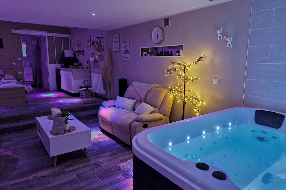 Ganze Wohnung, Studio with Jacuzzi, terrace, private Wi-Fi access in Westrehem, Béthune und Umgebung
