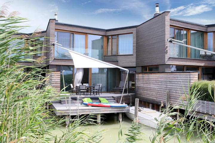 Villa für 6 Personen, mit Seeblick und Terrasse sowie Sauna und Ausblick, mit Haustier