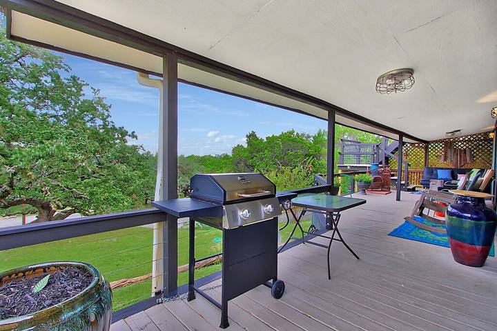 Vacation house for 6 people, with terrace and hot tub, with pets in Texas Hill Country