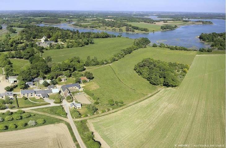 Location de vacances pour 4 personnes, avec piscine ainsi que vue et jardin à Sainte-Hélène (France) - 3