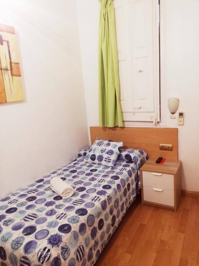 Quadruple Room with Private Bathroom in Centro Barcelona, Barcelona