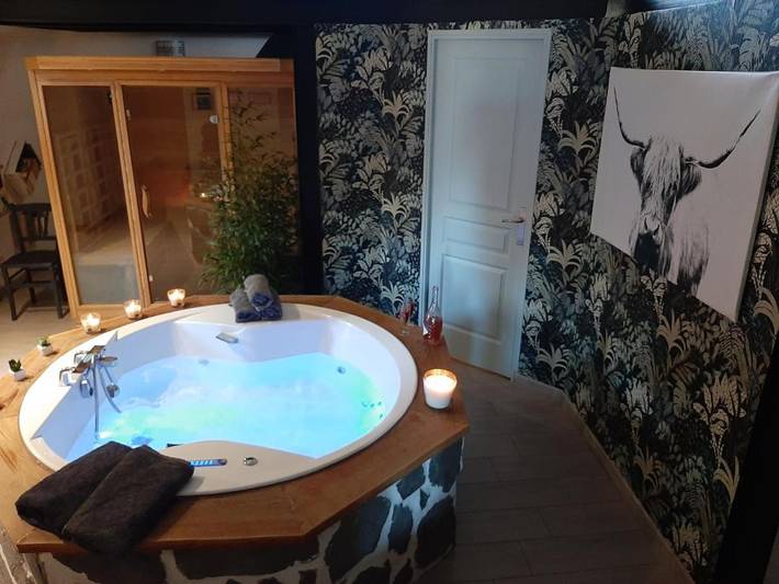 Location de vacances pour 8 personnes, avec jardin et jacuzzi ainsi que piscine et sauna à Auzers