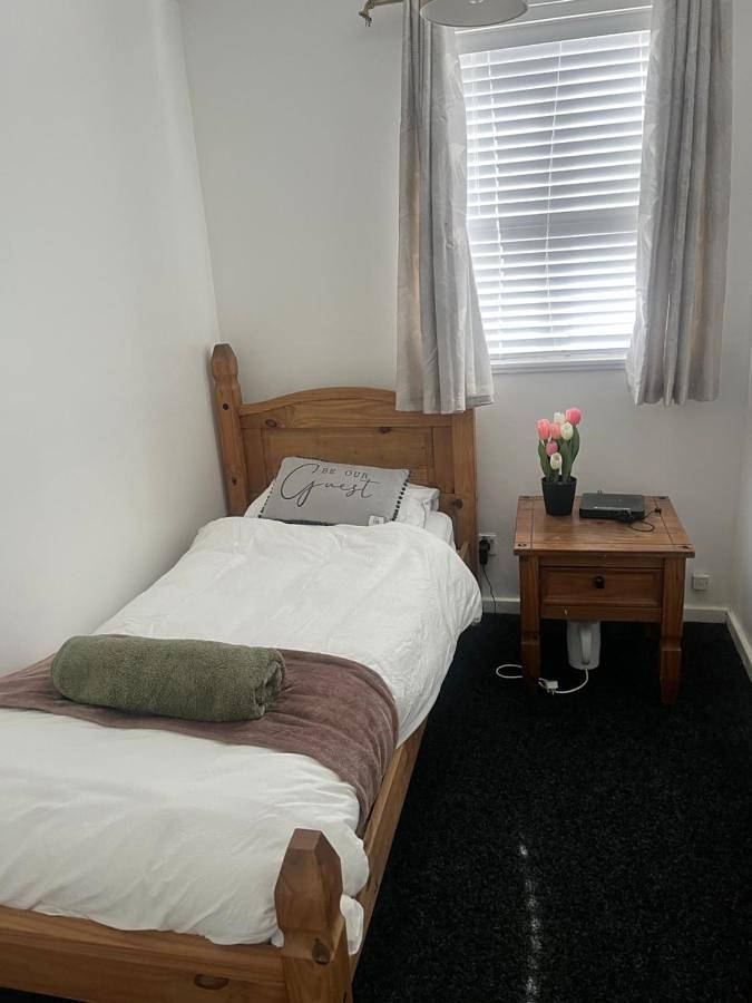 Double Room with Private Bathroom in Leeds, West Yorkshire