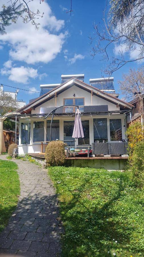 Ferienwohnung für 2 Personen, mit Terrasse und Garten sowie Sauna und Ausblick in Starnberg