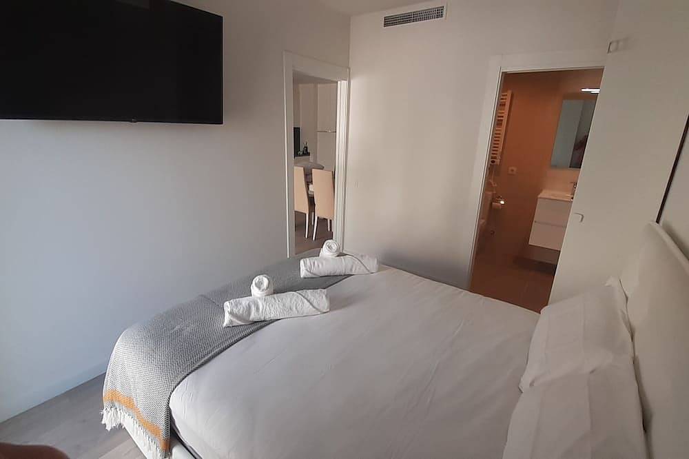 Apartamento entero, New beside Sitges with pool beside beach in Villanueva y Geltrú, Garraf
