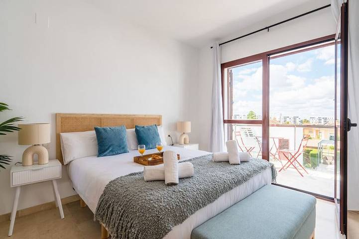 Luxury villa in Sevilla - Pool, Terrace & GameRoom in Montequinto, Dos Hermanas