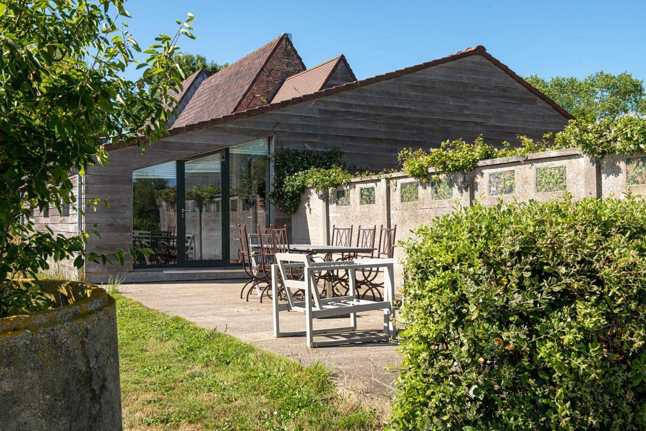 Landelijk vakantiehuis in Diksmuide met een tuin en vijver in Diksmuide, West-Vlaanderen