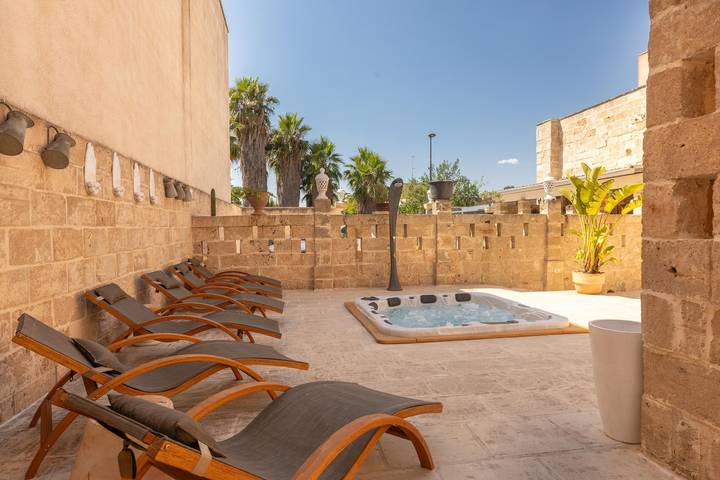 Casa vacanza per 15 persone, con Balcone e Balcone/Terrazza nonché Idromassaggio a Felline