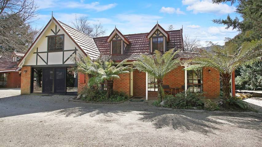 Holiday home for 15 people, with garden in Bright
