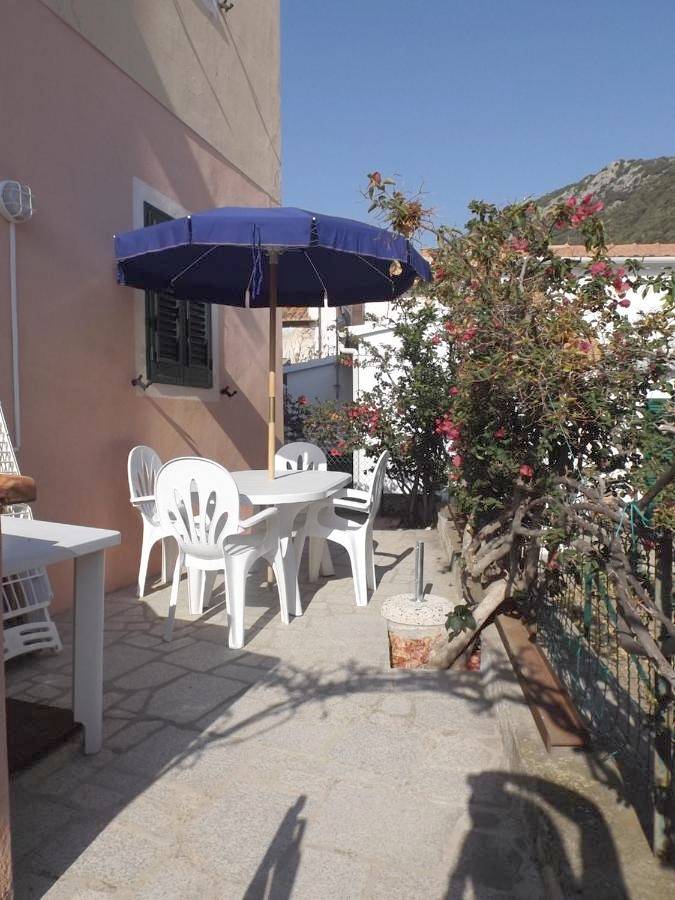 Ganze Wohnung, Appartamento Il Girasole in Pomonte, Marciana