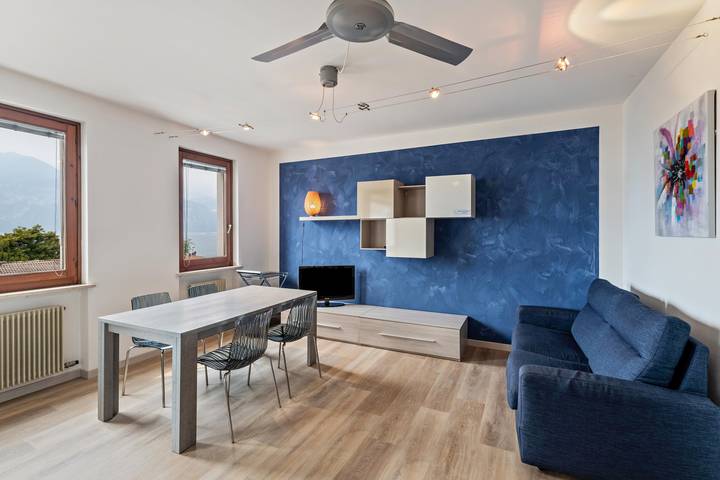 Ferienwohnung für 6 Personen, mit Balkon und Seeblick in Brenzone