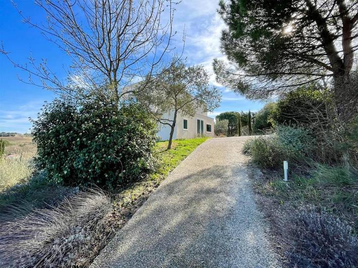 Location de vacances pour 7 personnes, avec vue ainsi que jardin et piscine dans Montlegun - 4