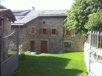 Location de vacances pour 9 personnes, avec vue et terrasse à Saint-Pierre-dels-Forcats