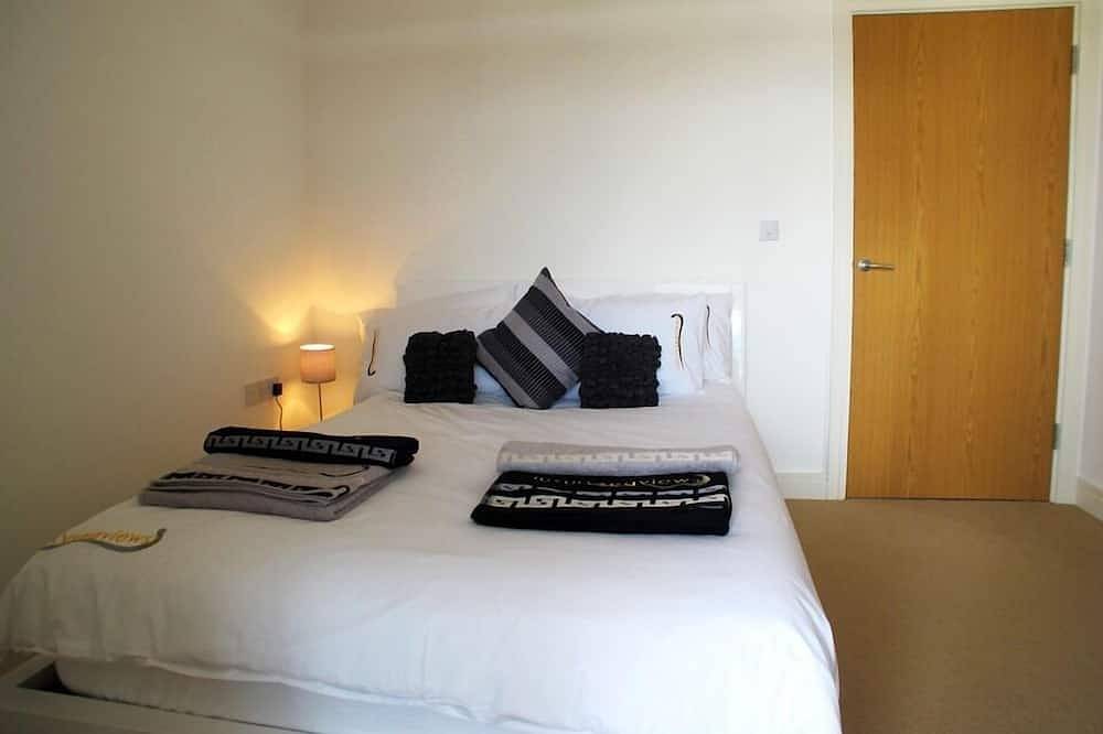 Entire apartment, A modern serviced apartment and self-catering holiday accommodation in Plymouth, South West England