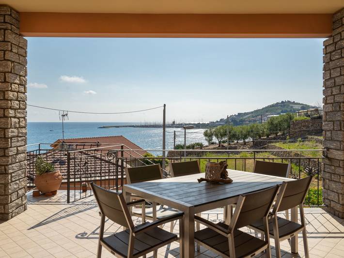 Ferienhaus für 9 Personen, mit Balkon und Terrasse sowie Garten und Ausblick in Cipressa