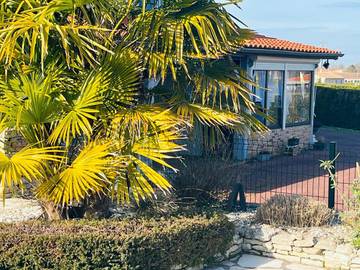 Chambre d’hôte pour 2 personnes, avec vue ainsi que piscine et jardin à Marillac-le-Franc