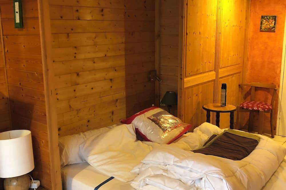 Chalet Dans la Nature Mais pas Isolé. Altitude 900 m in Onnion, Region Bonneville