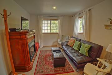 Lodge for 4 Guests in Cascade Range, Washington, Picture 2