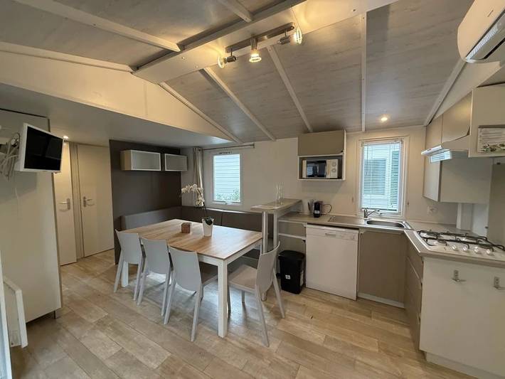 Camping pour 8 personnes, avec bassin pour enfant ainsi que sauna et jacuzzi