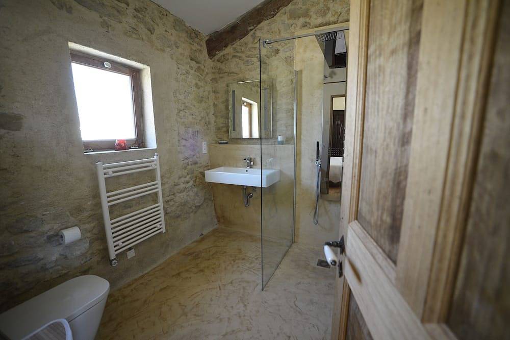 Gîte de charme à la ferme du Pont rouge à Malaucène in Malaucène, Parc naturel régional du Mont-Ventoux