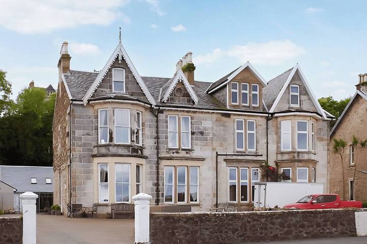 Cottage for 16 people, with garden and hot tub in Isle of Bute