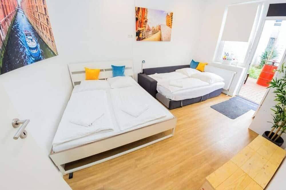 Ganze Wohnung, City Apartment Reeperbahn Hamburg: 2-Bedroom Apartment with a Terrace in Reeperbahn, Hamburg