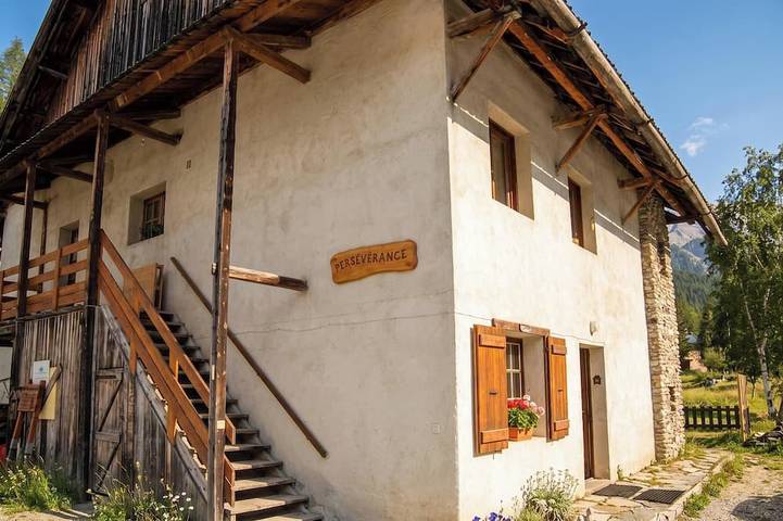Entire apartment, Casa-La Lorraine joli studio dans chalet St-Véran in Saint-Véran, Queyras