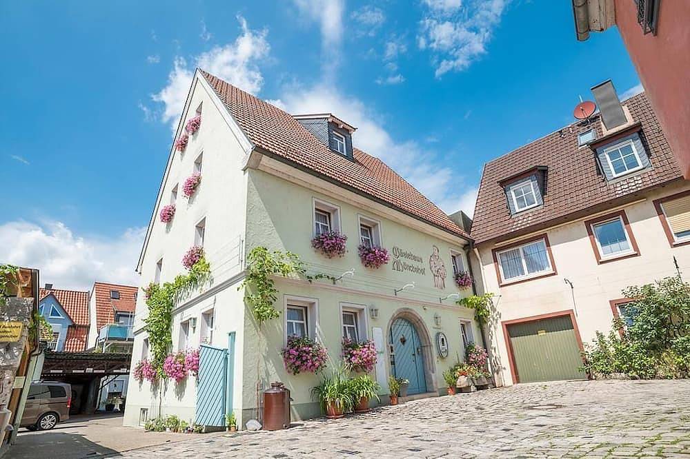 Ganze Wohnung, Moderne und gemütliche Ferienwohnung (40 qm) mit kostenfreiem Wlan in Sommerhausen, Fränkisches Weinland