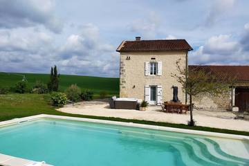 Gîte pour 8 personnes, avec jacuzzi et jardin à Celles