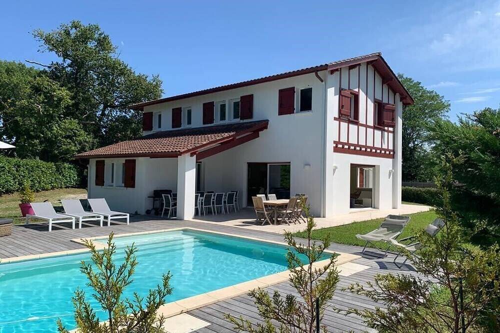 Grande Maison Basque Contemporaine - Piscine Et Jardin - Jusqu'A 14 Per in Ascain, Région de Bayonne