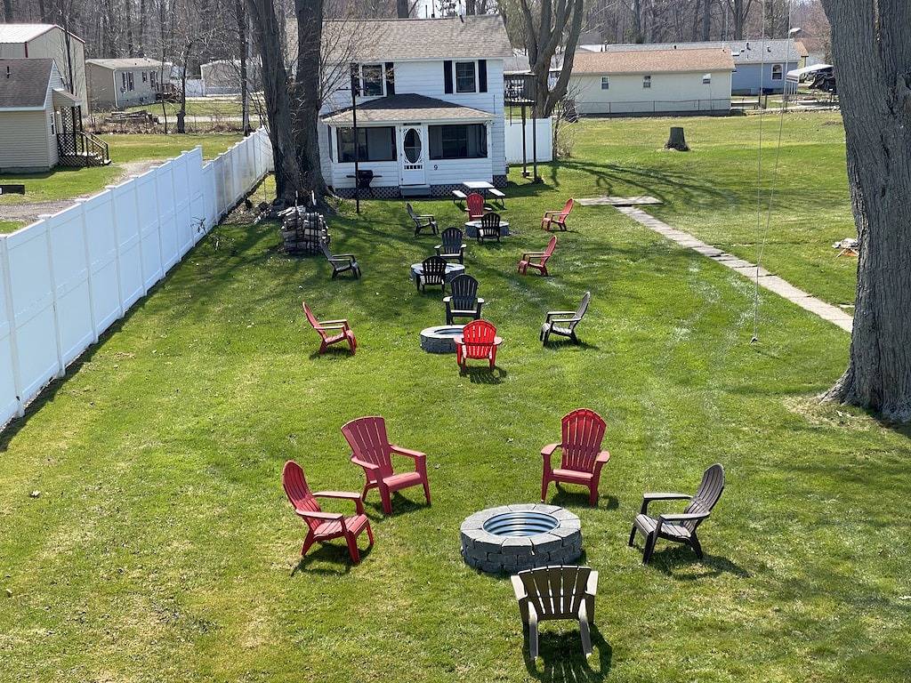 Great Strip Location|Walk to Lake|Wine Country|A/C| Grill & Firepit|Family. in Geneva-on-the-Lake, Ashtabula County