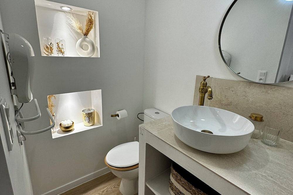 Entire apartment, Cocon Cosy & Chaleureux à Pézenas: Chez Roméo in Pézenas, Côte d'Améthyste