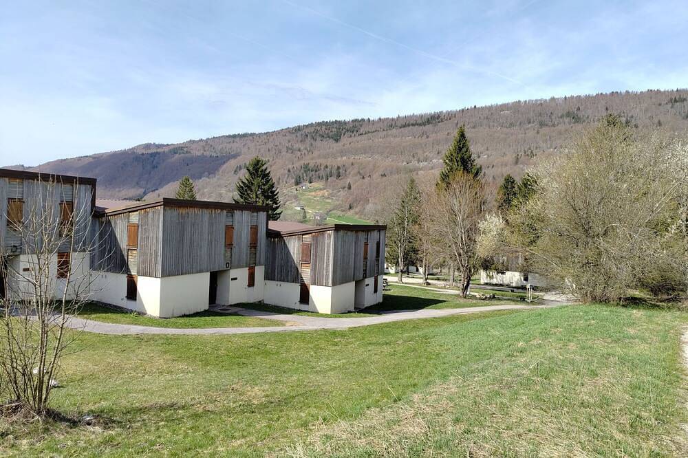 Appartement entier, Séjour cosy pour 4 au cœur des Monts Jura in Lélex, Parc naturel régional du Haut-Jura