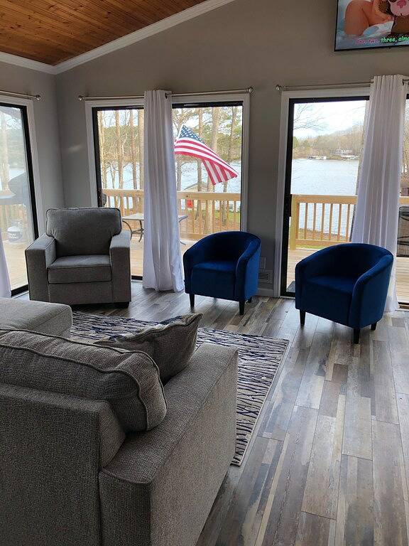 Vacation rental for 10 people, with balcony in Lake Gaston